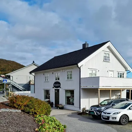 Koselig Leilighet Midt I Sentrum Skjervoy